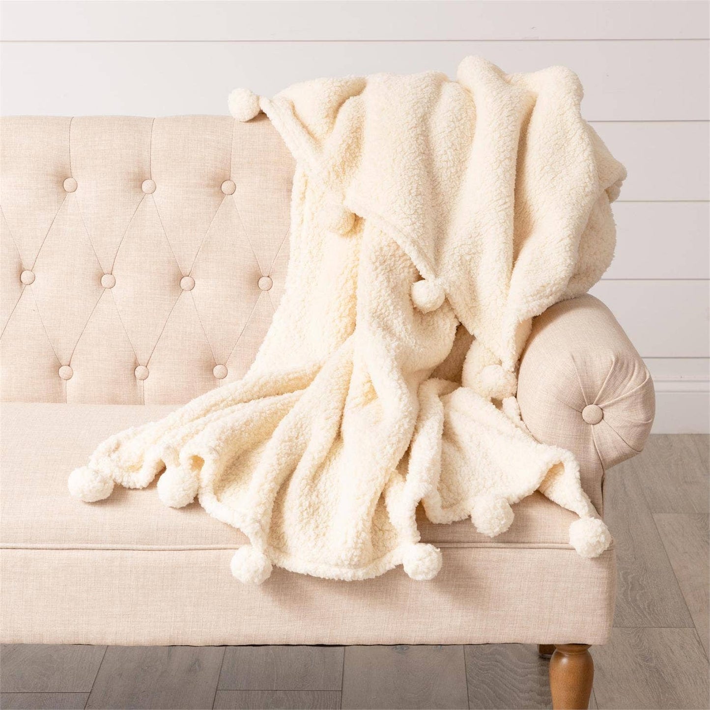 Throw- Dreamy Sherpa With Pompoms, White