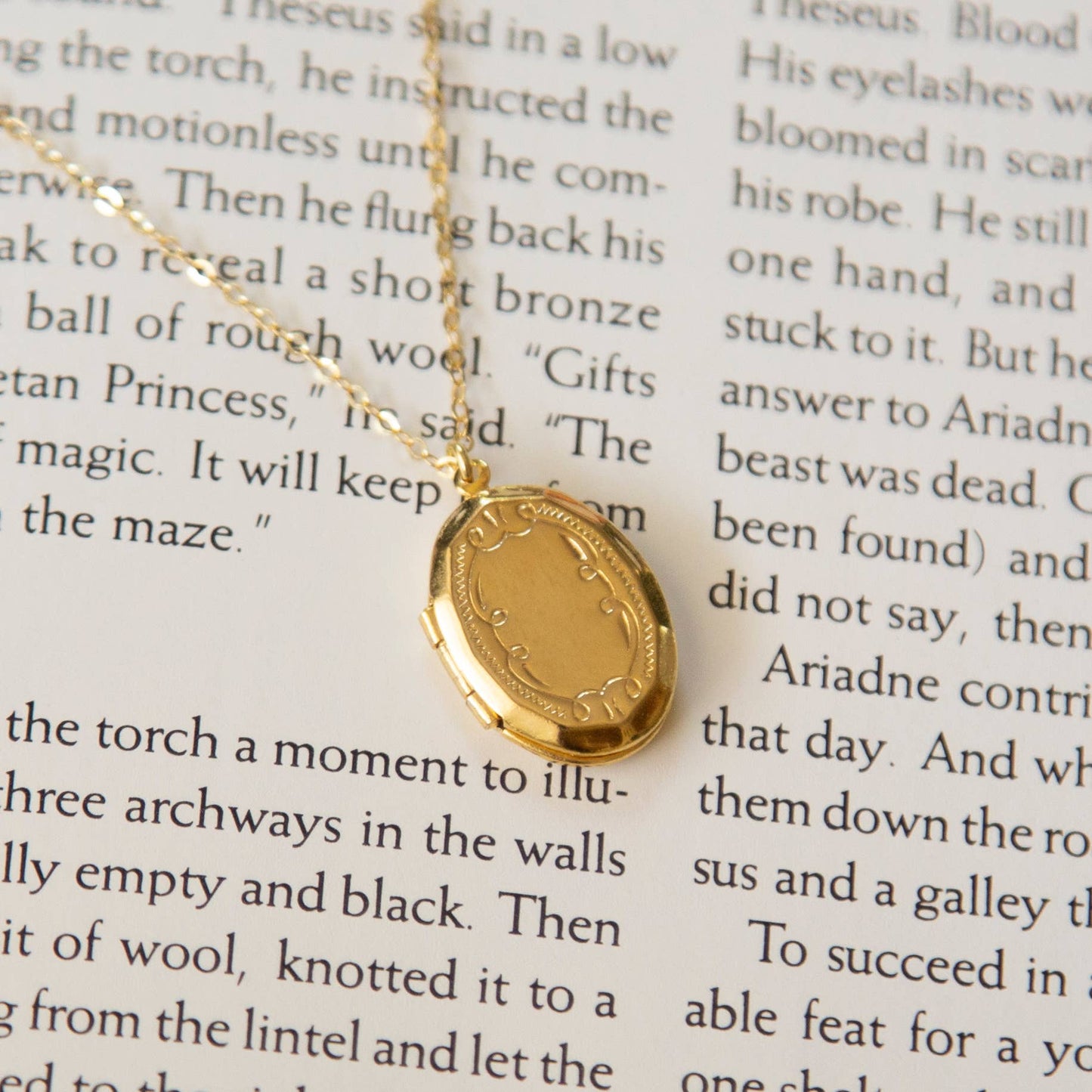Vintage Gold-Plated Medium Oval Locket Necklace