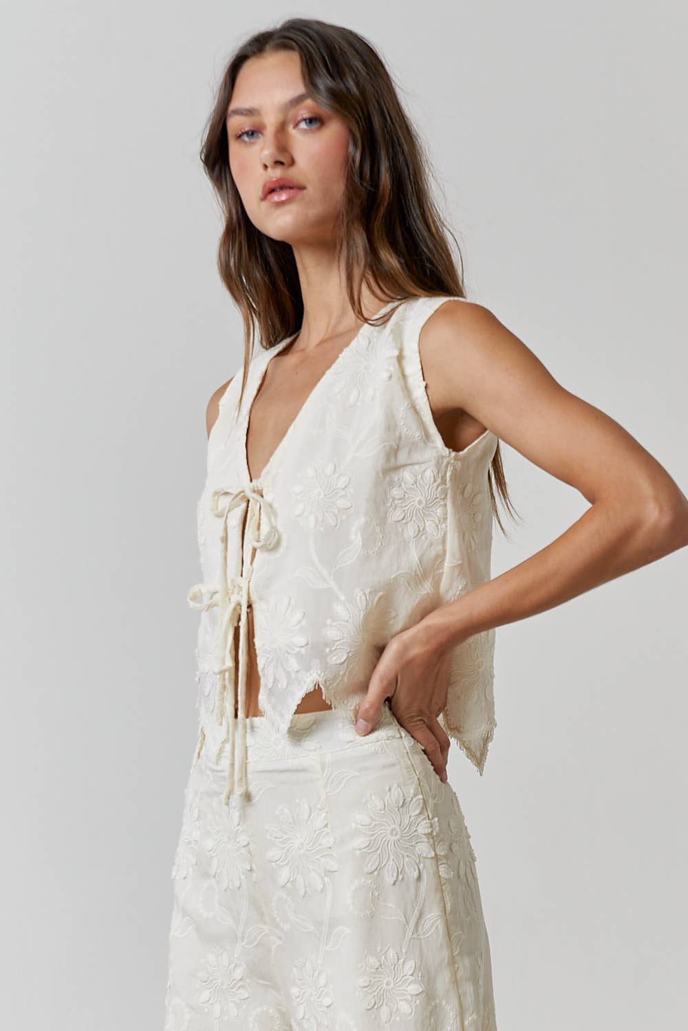 FLORAL EMBROIDERY FRONT TIE SLEEVELESS TOP