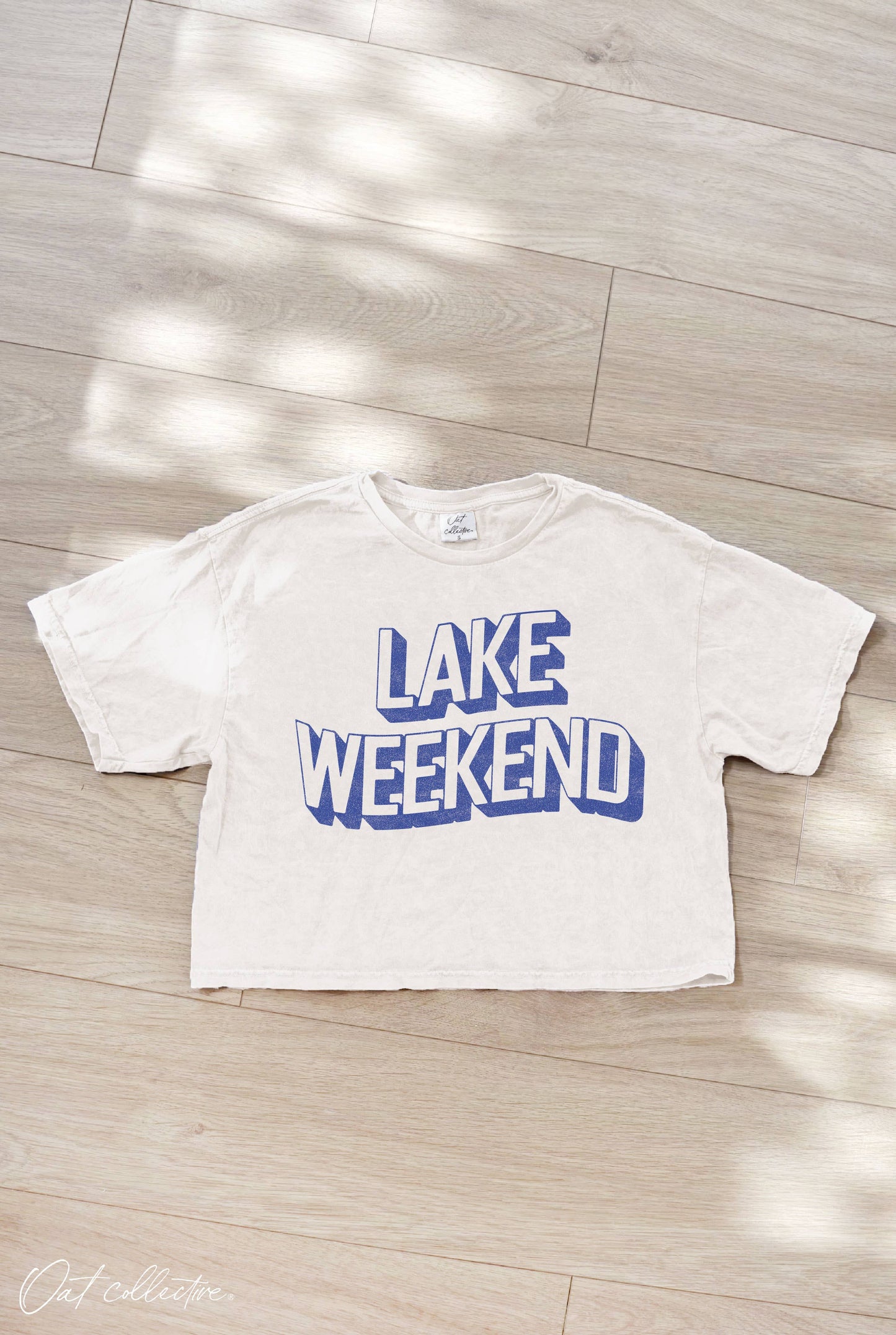 LAKE WEEKEND  Cropped Mineral Graphic Top